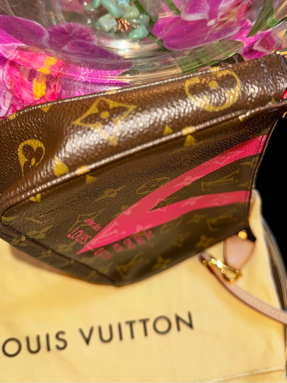 LOUIS VUITTON V POCHETTE ACCESSORIES  BAG GORGEOUS 👀! - Picture 7 of 16